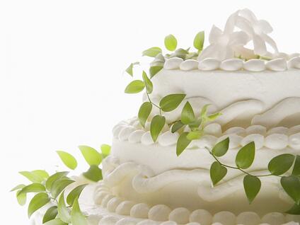 wedding-cake-wallpaper - what to ask before hiring a wedding planner