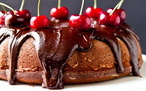 chocolate_cake_with_cherry-500